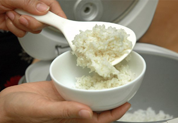 Mách bạn cách chữa cơm gạo tẻ thơm bị sống, nhão và khê cực hay