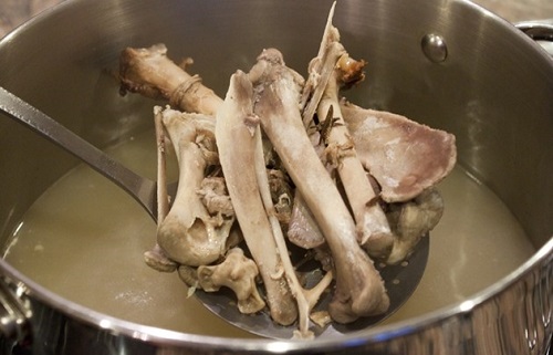 Cháo gạo tẻ ninh xương ống